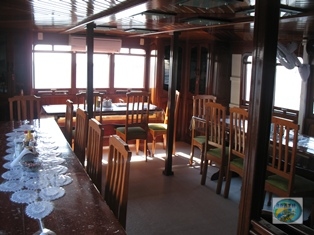 Fotos do restaurante do barco hotel Tumbira